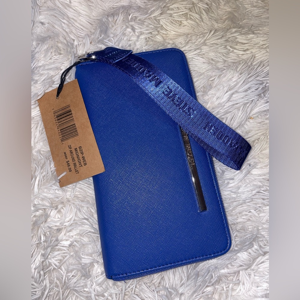 BNWT Steve Madden BZIP wallet